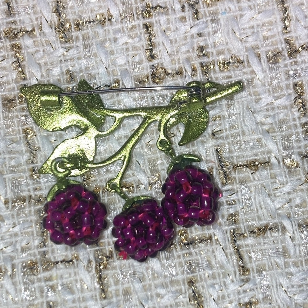 Vintage Berries Brooch - Picture 3 of 3